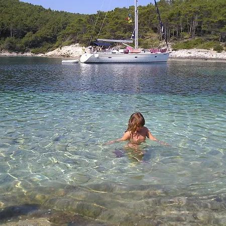 Toni & Tina Vela Luka
